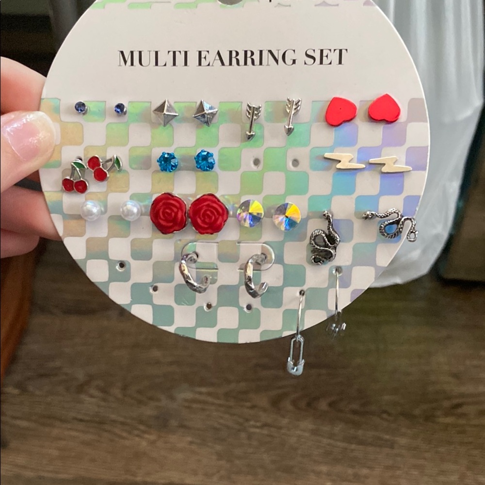 Edgy Ear Rings - Picture 4 of 4
